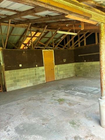 16211 Highway 105, Cleveland, TX 77327