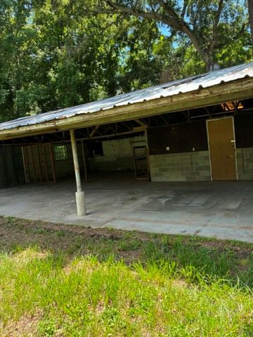 16211 Highway 105, Cleveland, TX 77327