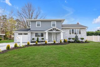 7 Suzanne Lane, Bethpage, NY 11714