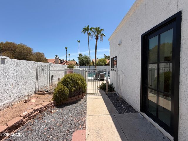 7010 W EUGIE Avenue, Peoria, AZ 85381