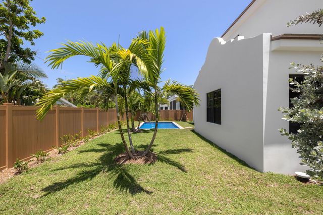 309 Cascade Lane, Palm Beach Shores, FL 33404