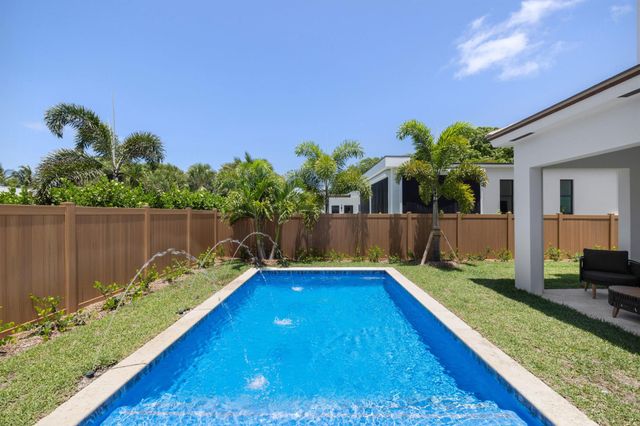 309 Cascade Lane, Palm Beach Shores, FL 33404