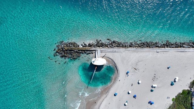 309 Cascade Lane, Palm Beach Shores, FL 33404