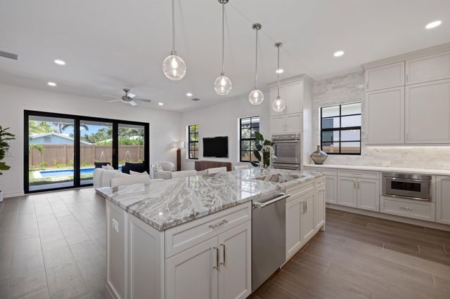 309 Cascade Lane, Palm Beach Shores, FL 33404