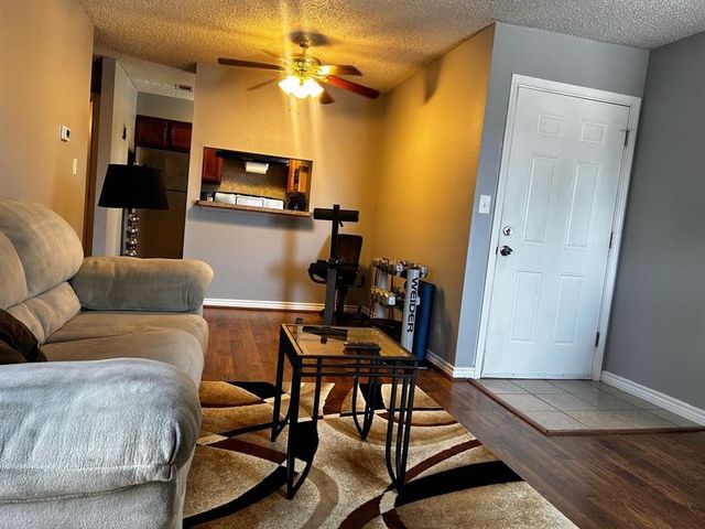 2501 Gulf Freeway 8A, Dickinson, TX 77539