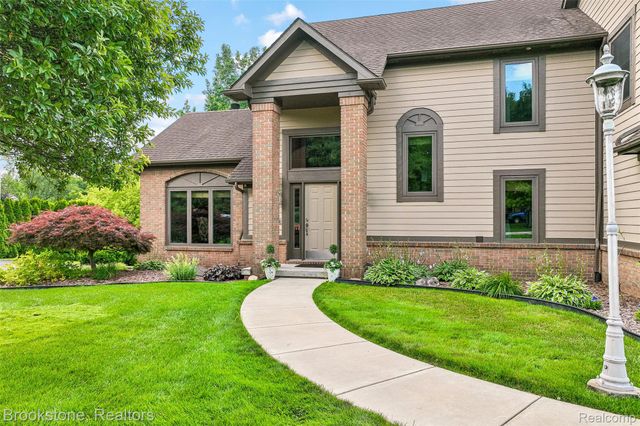 6423 Southampton Drive, Independence Charter Township, MI 48346