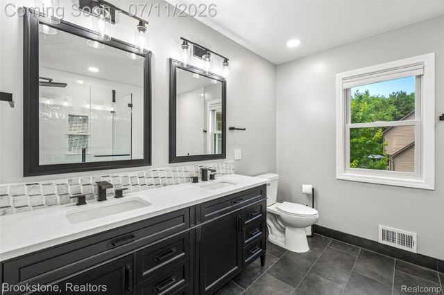 6423 Southampton Drive, Independence Charter Township, MI 48346