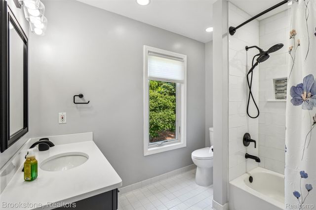 6423 Southampton Drive, Independence Charter Township, MI 48346