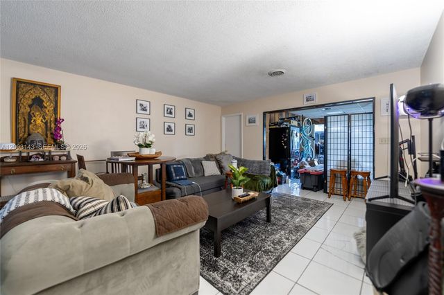 861 NW 67th Ave, Plantation, FL 33317