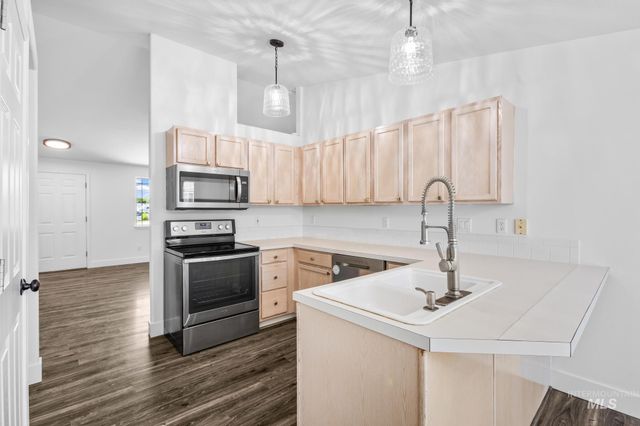7817 Arlington Ct, Nampa, ID 83687