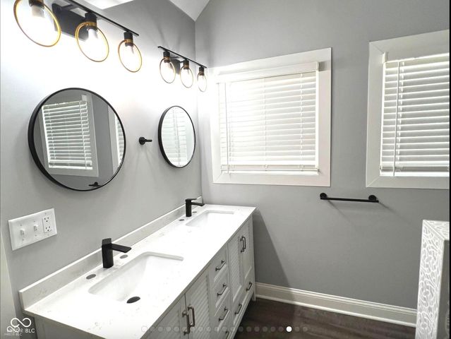 958 Woodruff Place Middle Unit B Drive, Indianapolis, IN 46201