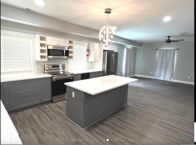 958 Woodruff Place Middle Unit B Drive, Indianapolis, IN 46201