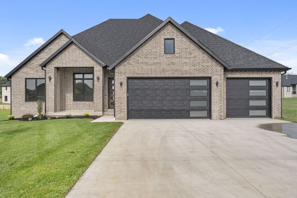 1999 N Alysheba Court, Springfield, MO 65802