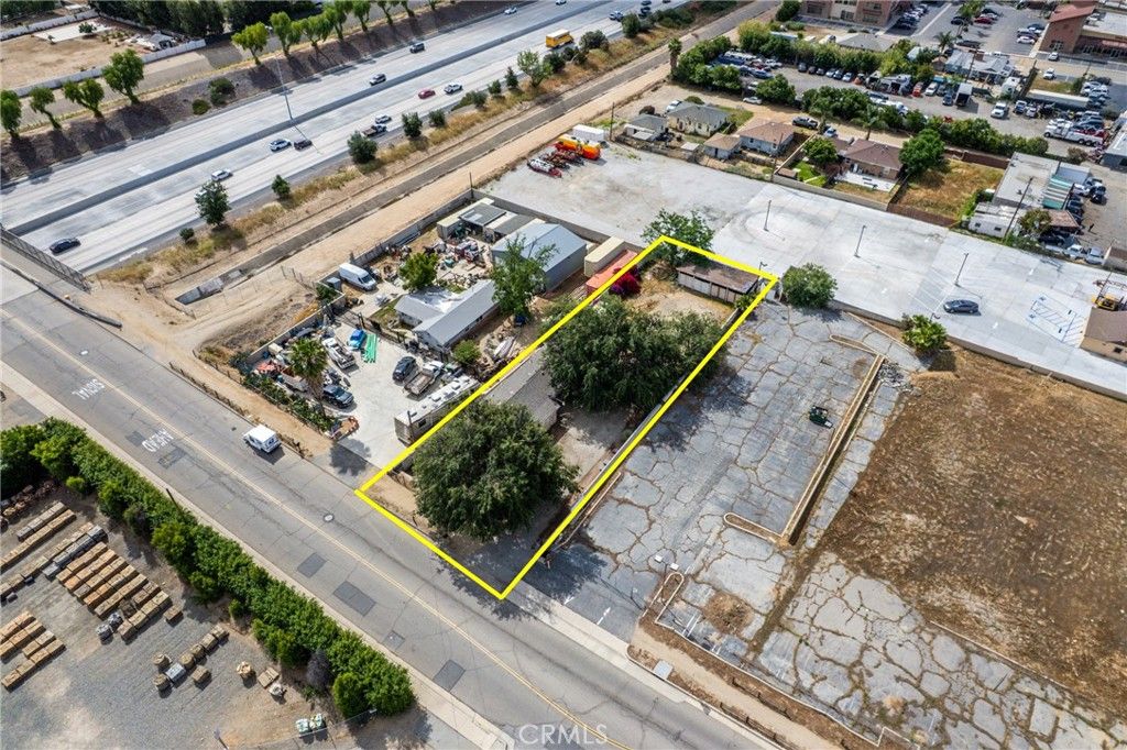 Image 14 of property listing at 1652 4th, Norco, CA 92860