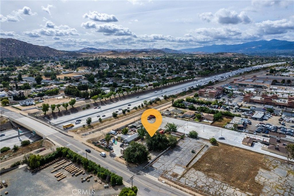 Image 15 of property listing at 1652 4th, Norco, CA 92860