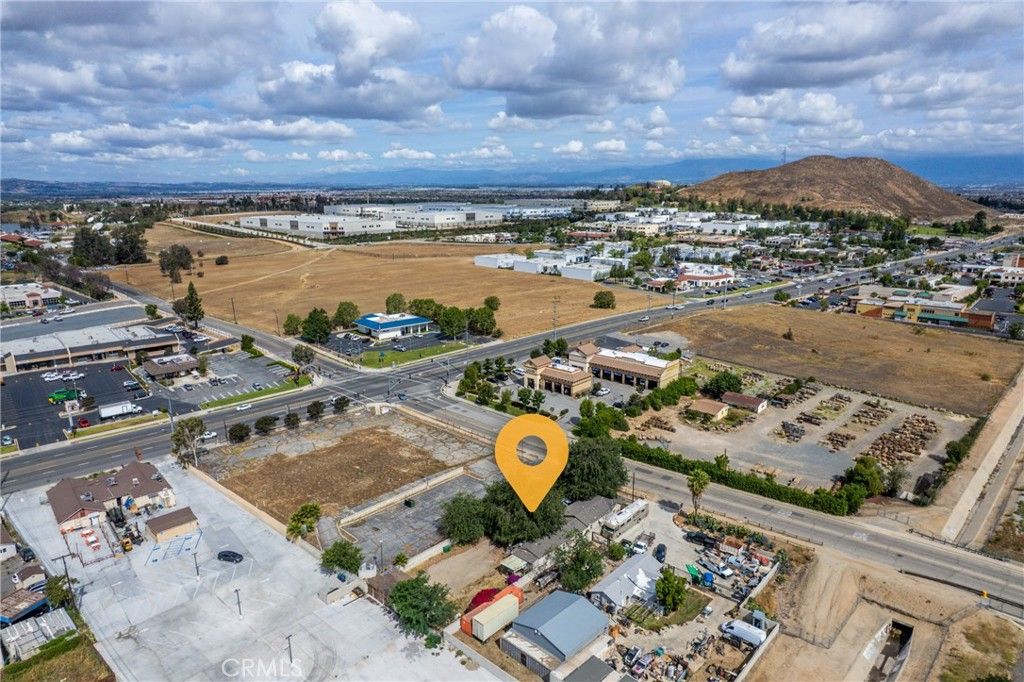 Image 17 of property listing at 1652 4th, Norco, CA 92860