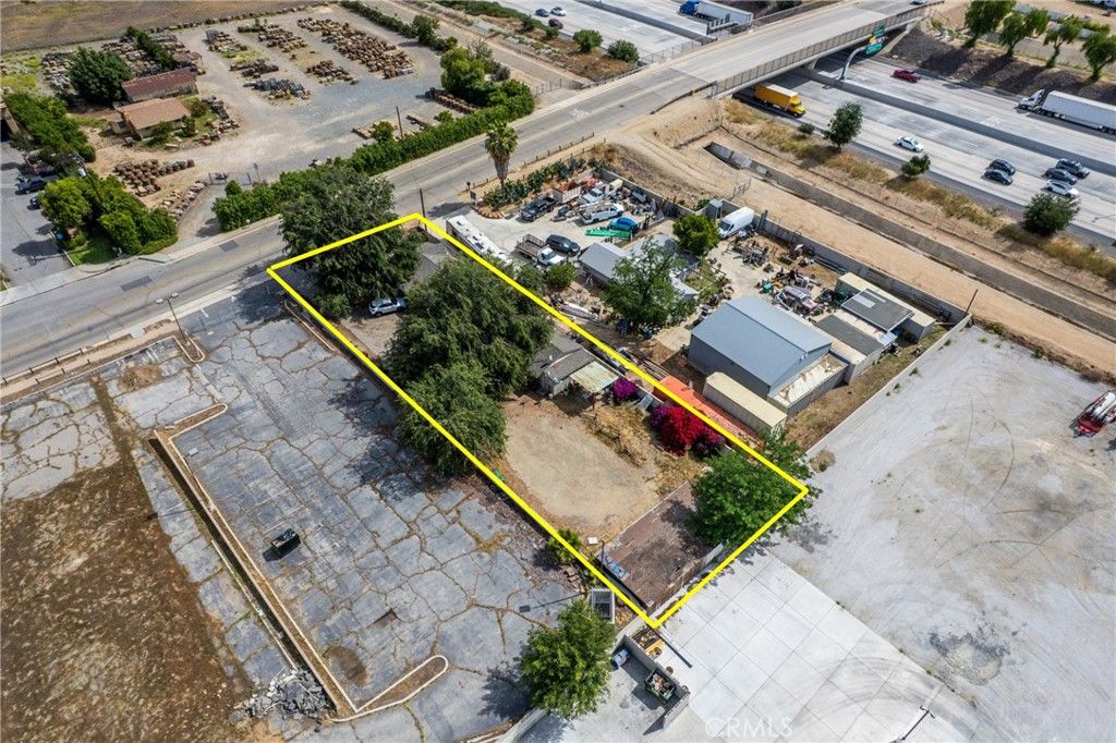 Image 6 of property listing at 1652 4th, Norco, CA 92860