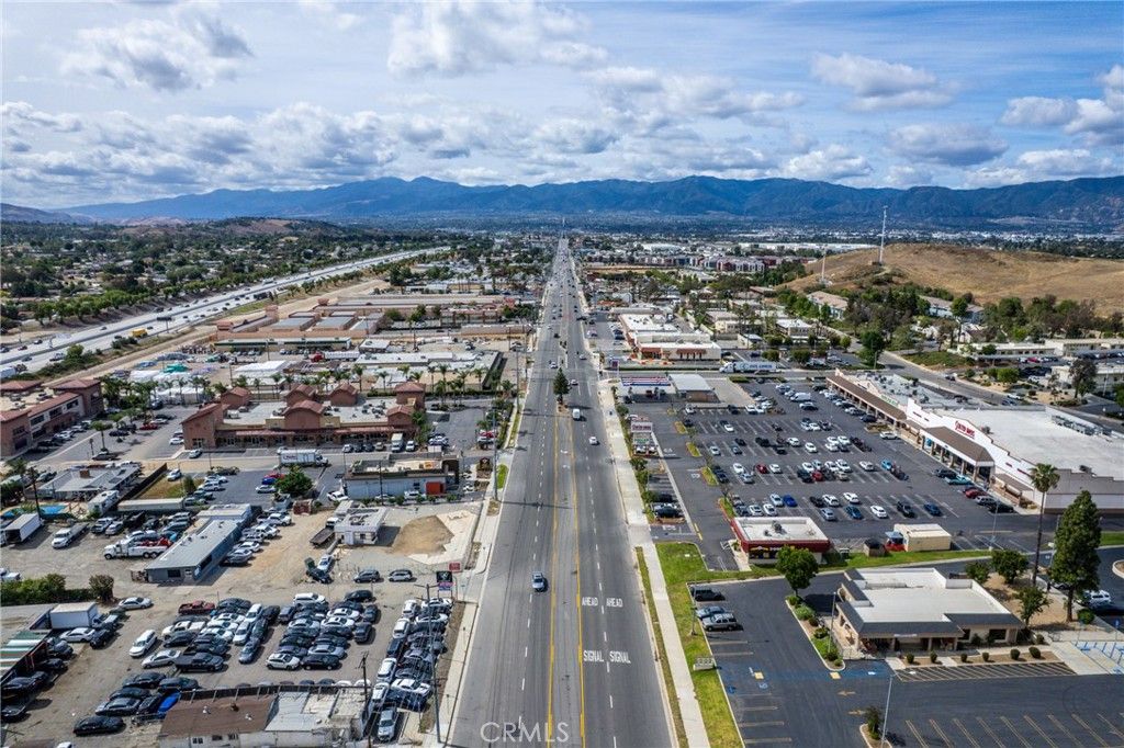 Image 7 of property listing at 1652 4th, Norco, CA 92860