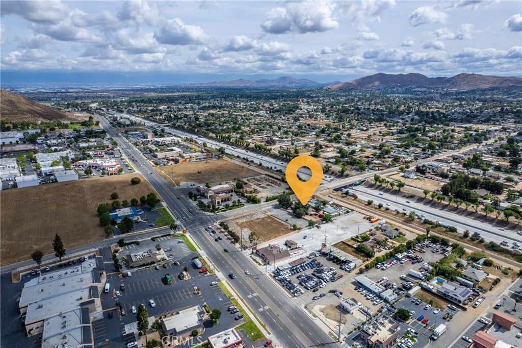 Image 8 of property listing at 1652 4th, Norco, CA 92860