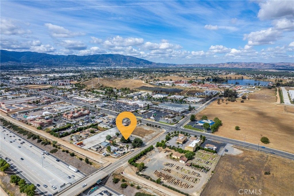 Image 9 of property listing at 1652 4th, Norco, CA 92860