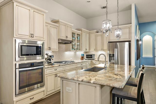 520 Merlin LN, Leander, TX 78641