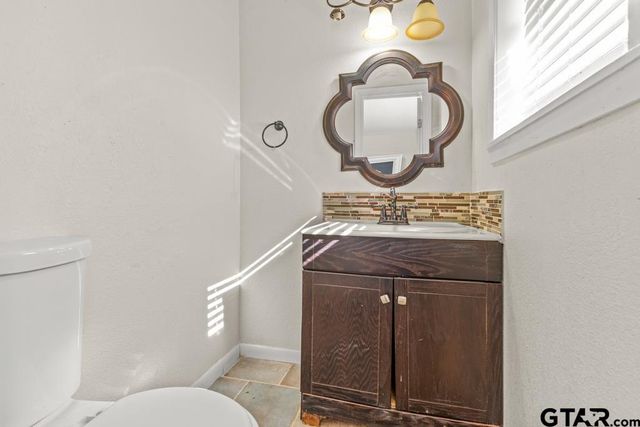 2400 Holly Street, Jacksonville, TX 75766