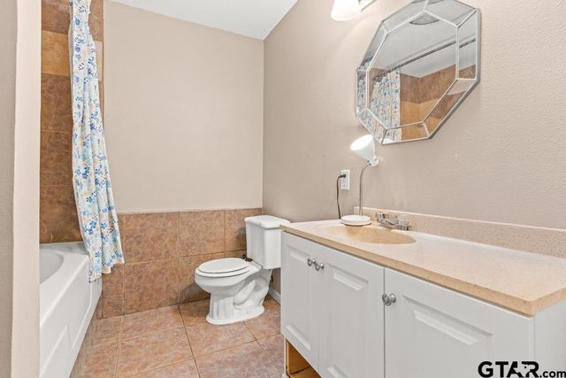 2400 Holly Street, Jacksonville, TX 75766