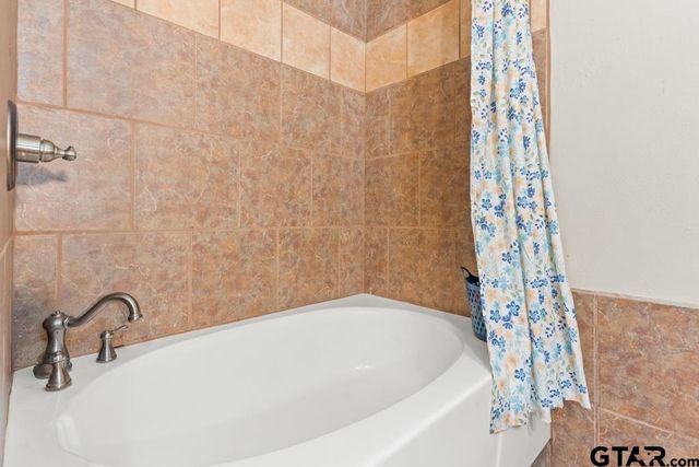 2400 Holly Street, Jacksonville, TX 75766