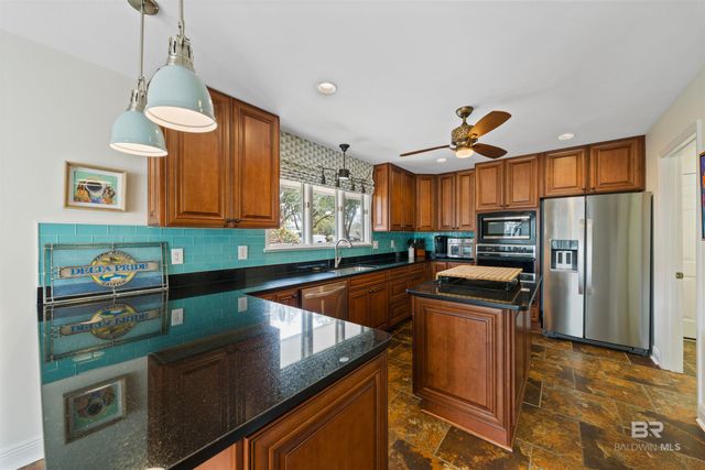 9100 Lakeview Drive, Foley, AL 36535