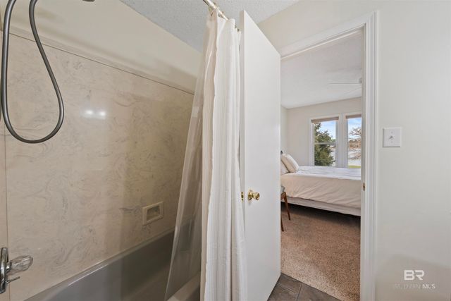 9100 Lakeview Drive, Foley, AL 36535