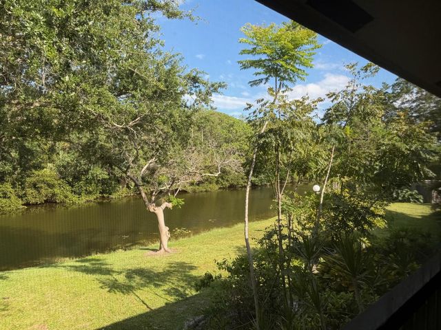 2664 NW 42nd Avenue, Coconut Creek, FL 33066
