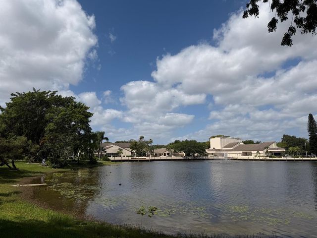 2664 NW 42nd Avenue, Coconut Creek, FL 33066