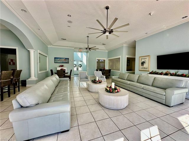 4700 Saint Croix LN # 335, Naples, FL 34109