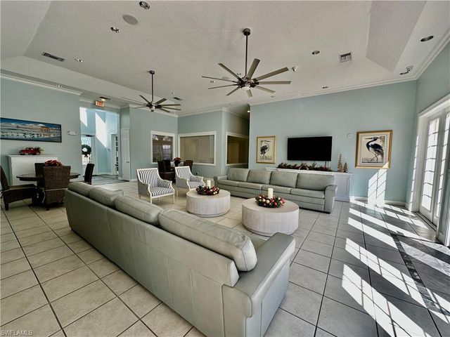 4700 Saint Croix LN # 335, Naples, FL 34109