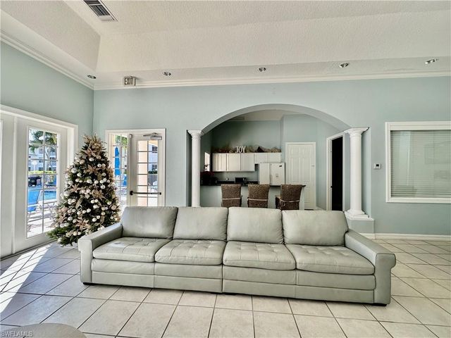 4700 Saint Croix LN # 335, Naples, FL 34109