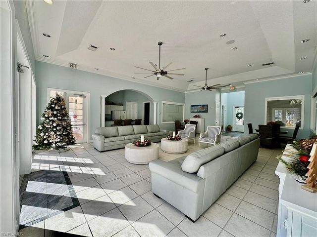 4700 Saint Croix LN # 335, Naples, FL 34109