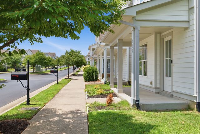 752 Cottage Park Dr, Nashville, TN 37207