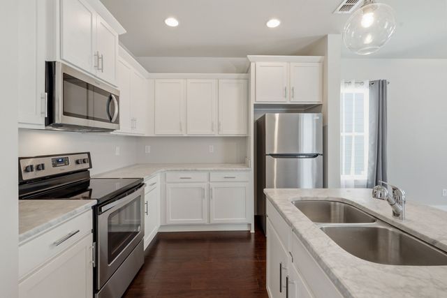 752 Cottage Park Dr, Nashville, TN 37207