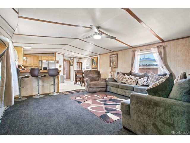 422 Willow Dr, Lochbuie, CO 80603