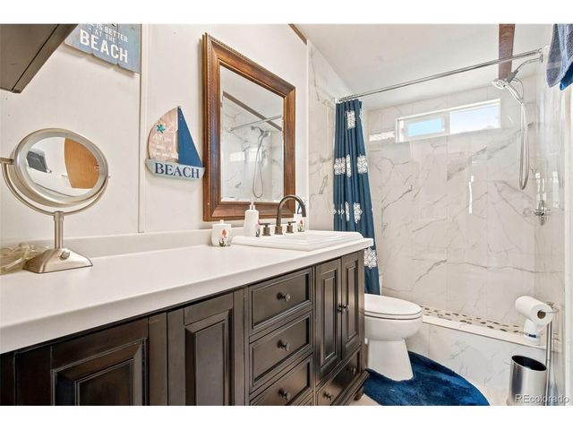 422 Willow Dr, Lochbuie, CO 80603