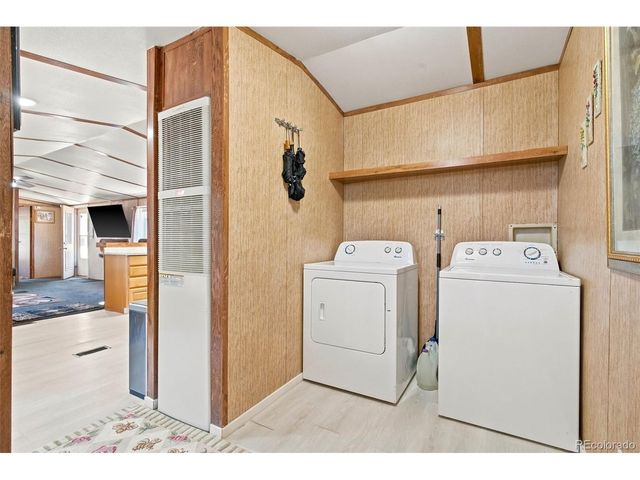 422 Willow Dr, Lochbuie, CO 80603
