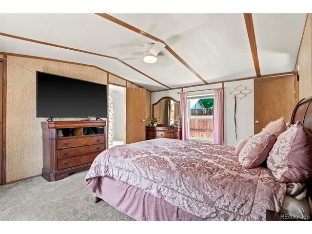 422 Willow Dr, Lochbuie, CO 80603