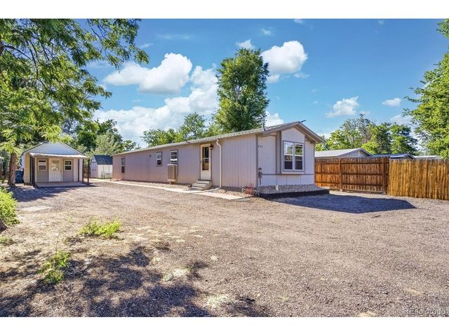 422 Willow Dr, Lochbuie, CO 80603