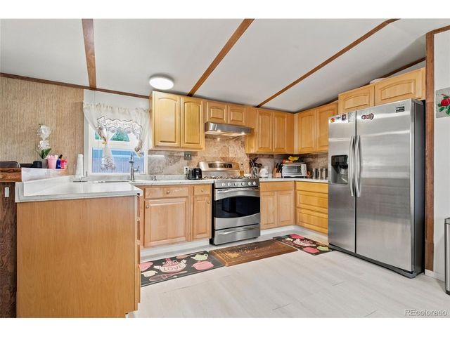422 Willow Dr, Lochbuie, CO 80603
