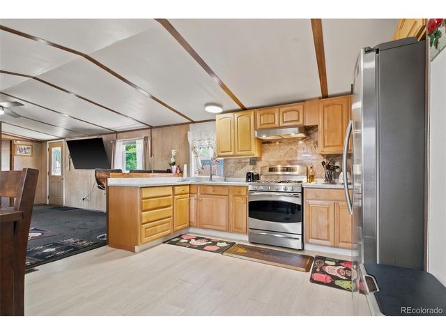 422 Willow Dr, Lochbuie, CO 80603