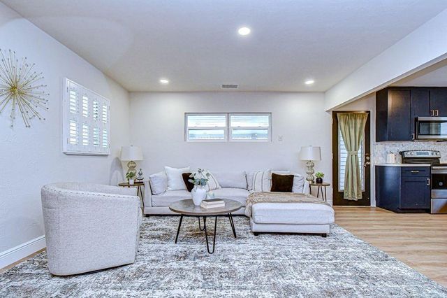 1511 E NORTH STREET, Tampa, FL 33610