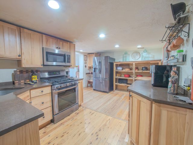 1002 Walter Street NE, Albuquerque, NM 87102
