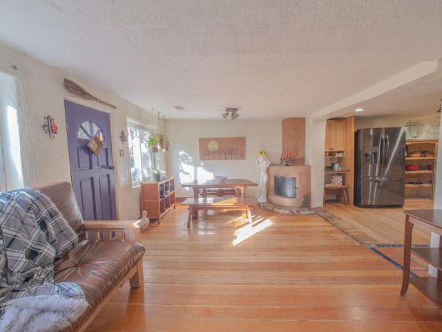 1002 Walter Street NE, Albuquerque, NM 87102