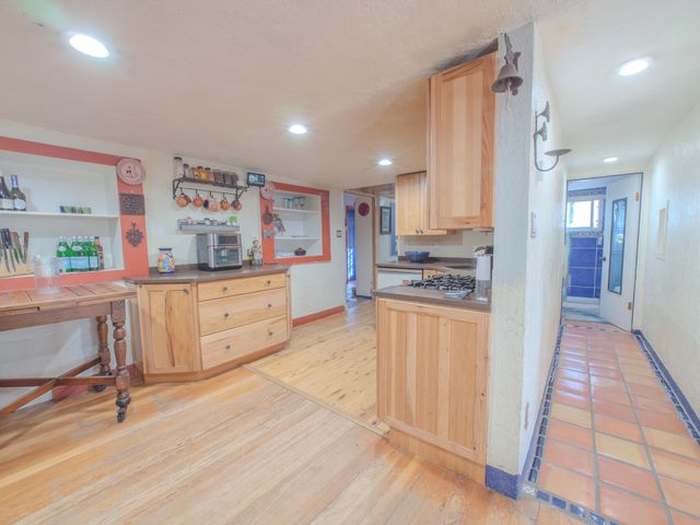 1002 Walter Street NE, Albuquerque, NM 87102