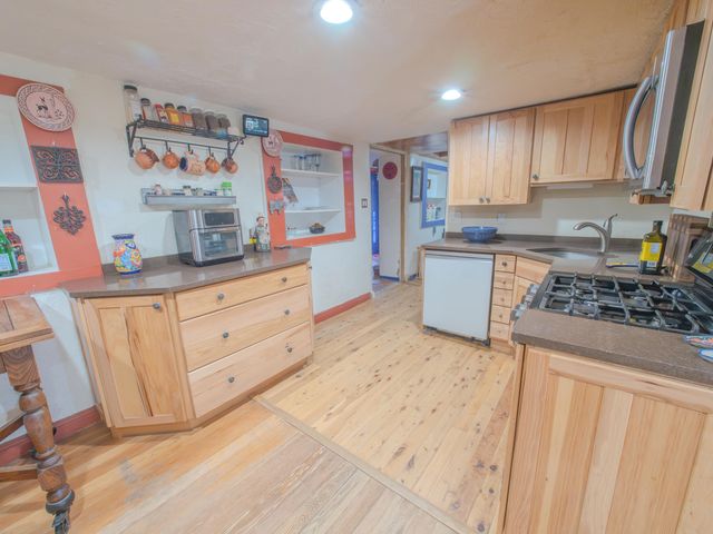 1002 Walter Street NE, Albuquerque, NM 87102